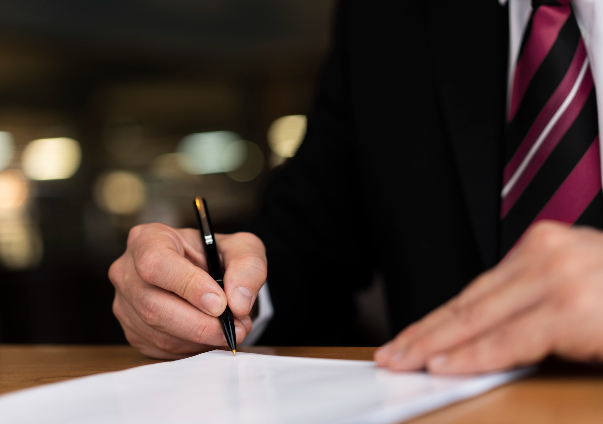 How a Contract Lawyer in North Carolina Greensboro Can Protect Your Business